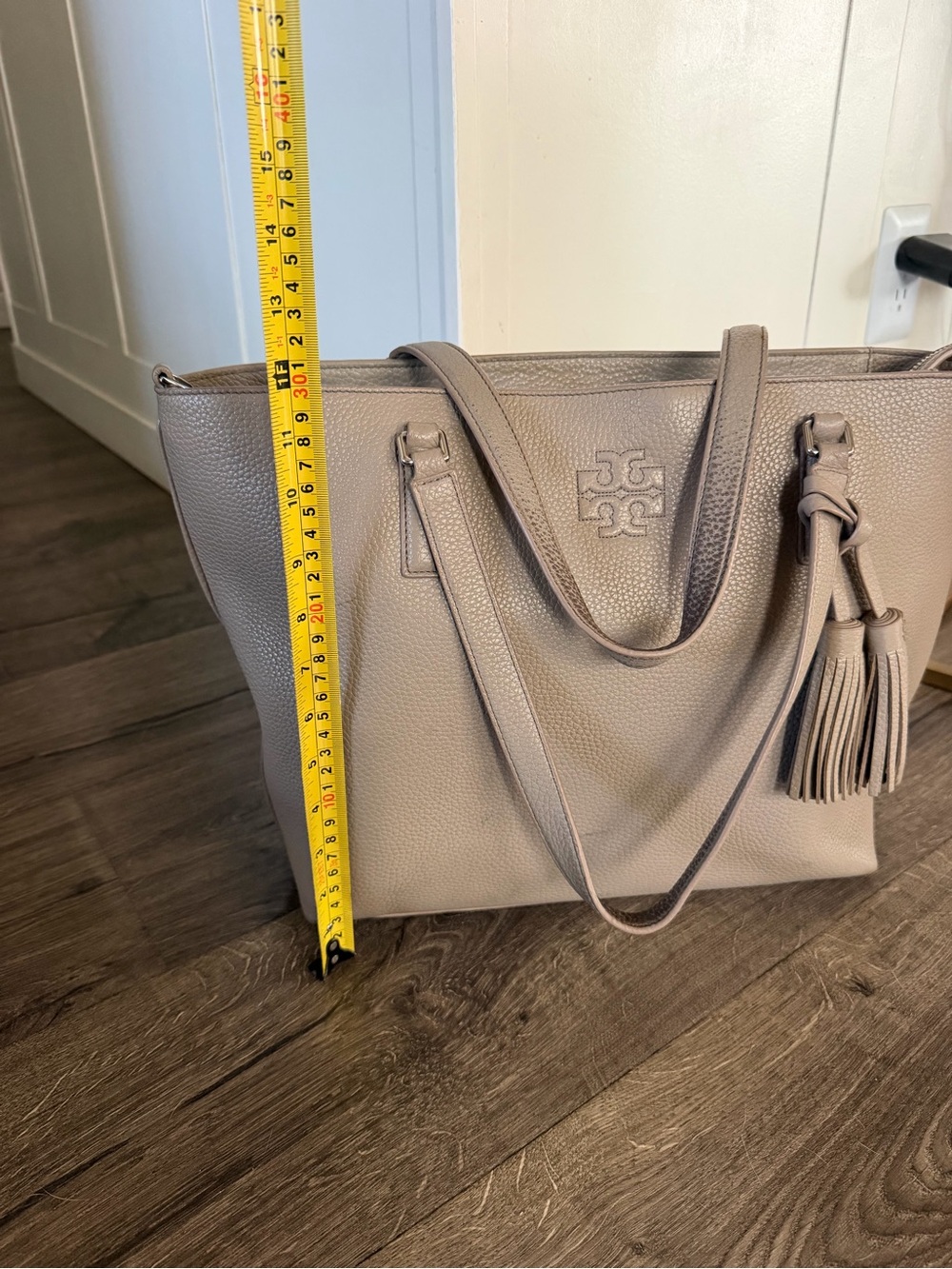 Tory Burch Thea Taupe Pebbled Leather Tote Bag Large Tassel Logo Shopper Used - Picture 5 of 16
